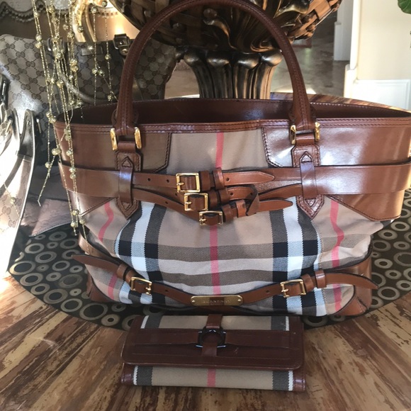 Burberry Handbags - Burberry bag ♥️